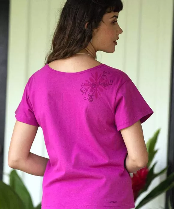 T-Shirts>Crazy Shirts Lehua Quilt - Berry Short Sleeve Scoop Neck T-Shirt