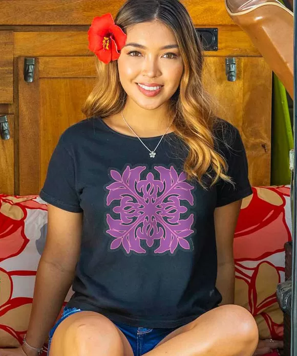 T-Shirts>Crazy Shirts Moana Quilt - Black Short Sleeve Scoop Neck T-Shirt