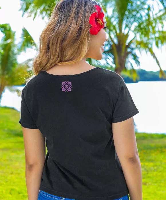 T-Shirts>Crazy Shirts Moana Quilt - Black Short Sleeve Scoop Neck T-Shirt